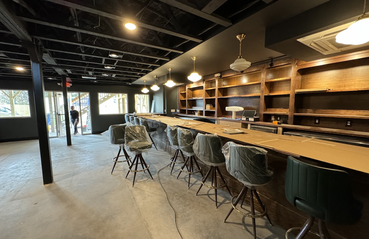 Restaurant bar & dining